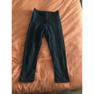 Lululemon size 6 yoga crop pants